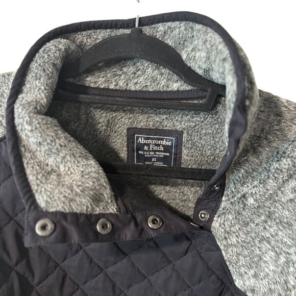 Abercrombie & Fitch Asymmetrical Snap-Up Fleece - Picture 3 of 6